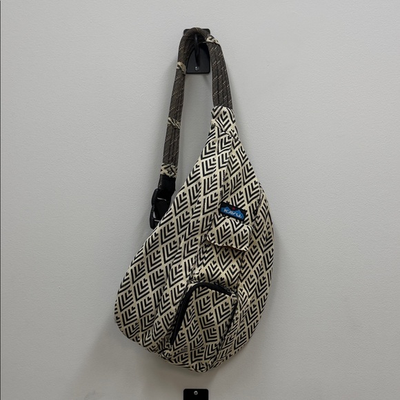 Kavu Handbags - Kavu Slingpack Sling Bag Black Cream Geometric Print Rope Bag!